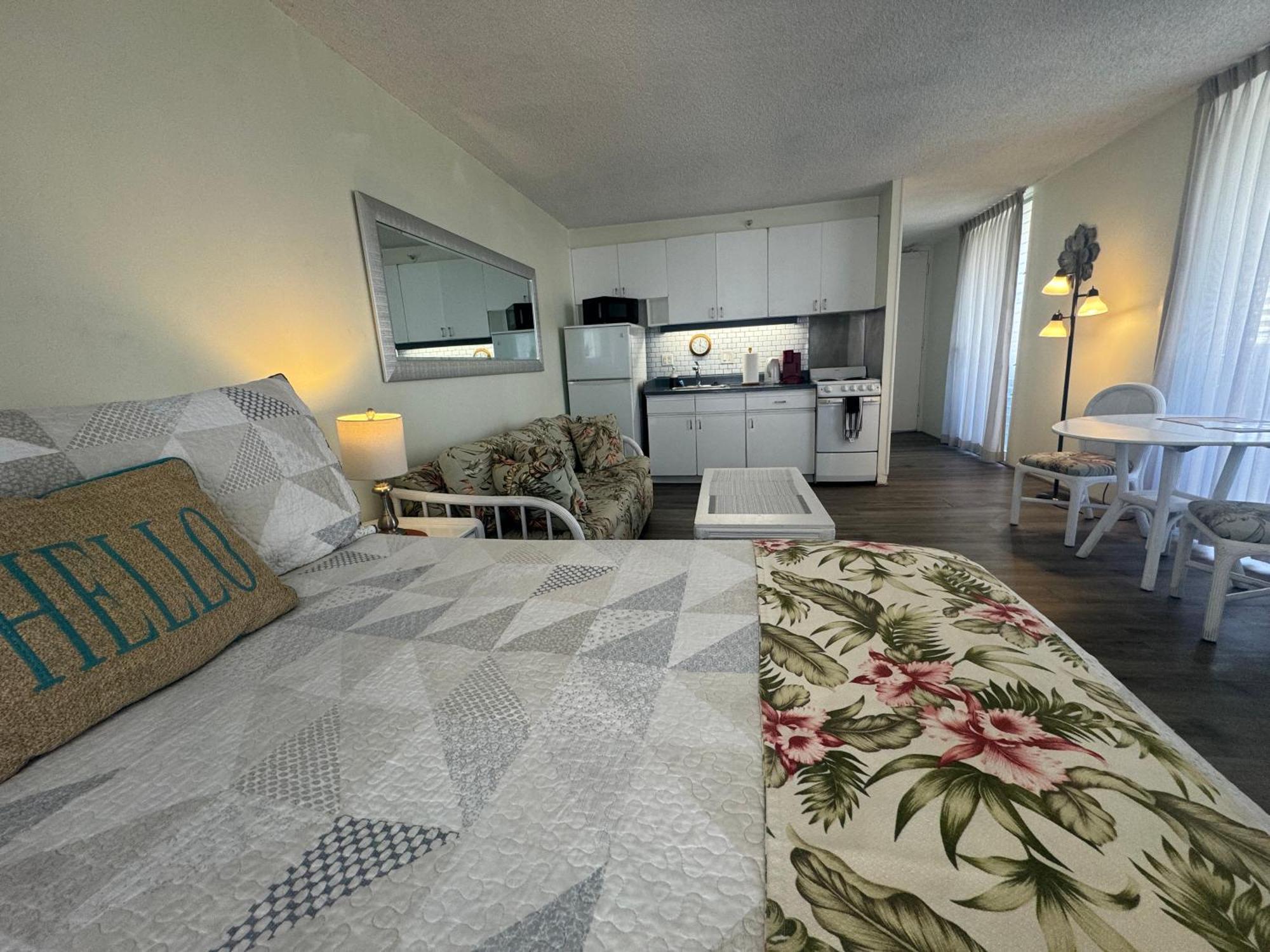 Tropical Studios At Marine Surf Waikiki - Free Parking - Best Location - Full Kitchen - Swimming Pool Honolulu Exterior foto