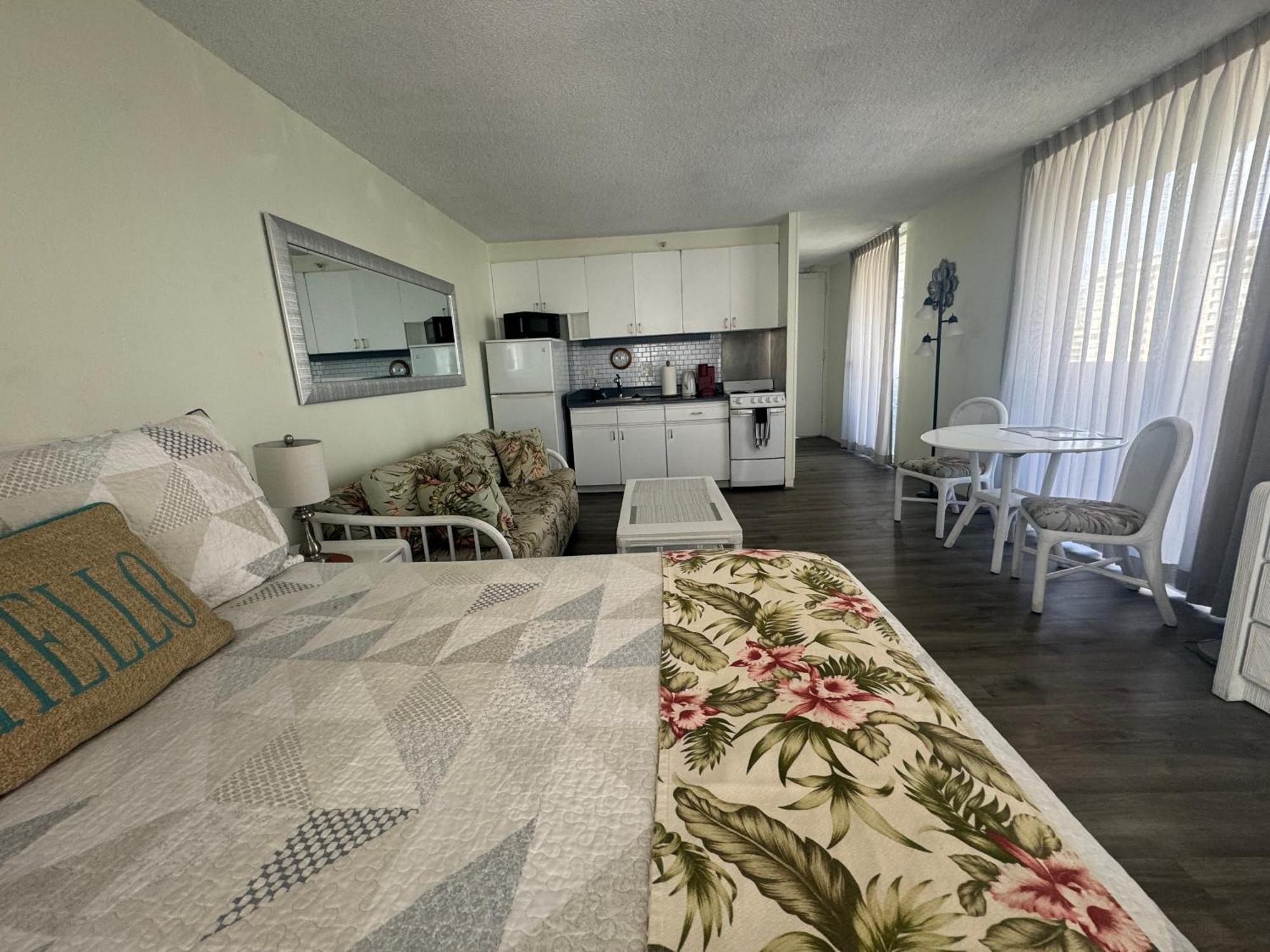 Tropical Studios At Marine Surf Waikiki - Free Parking - Best Location - Full Kitchen - Swimming Pool Honolulu Exterior foto