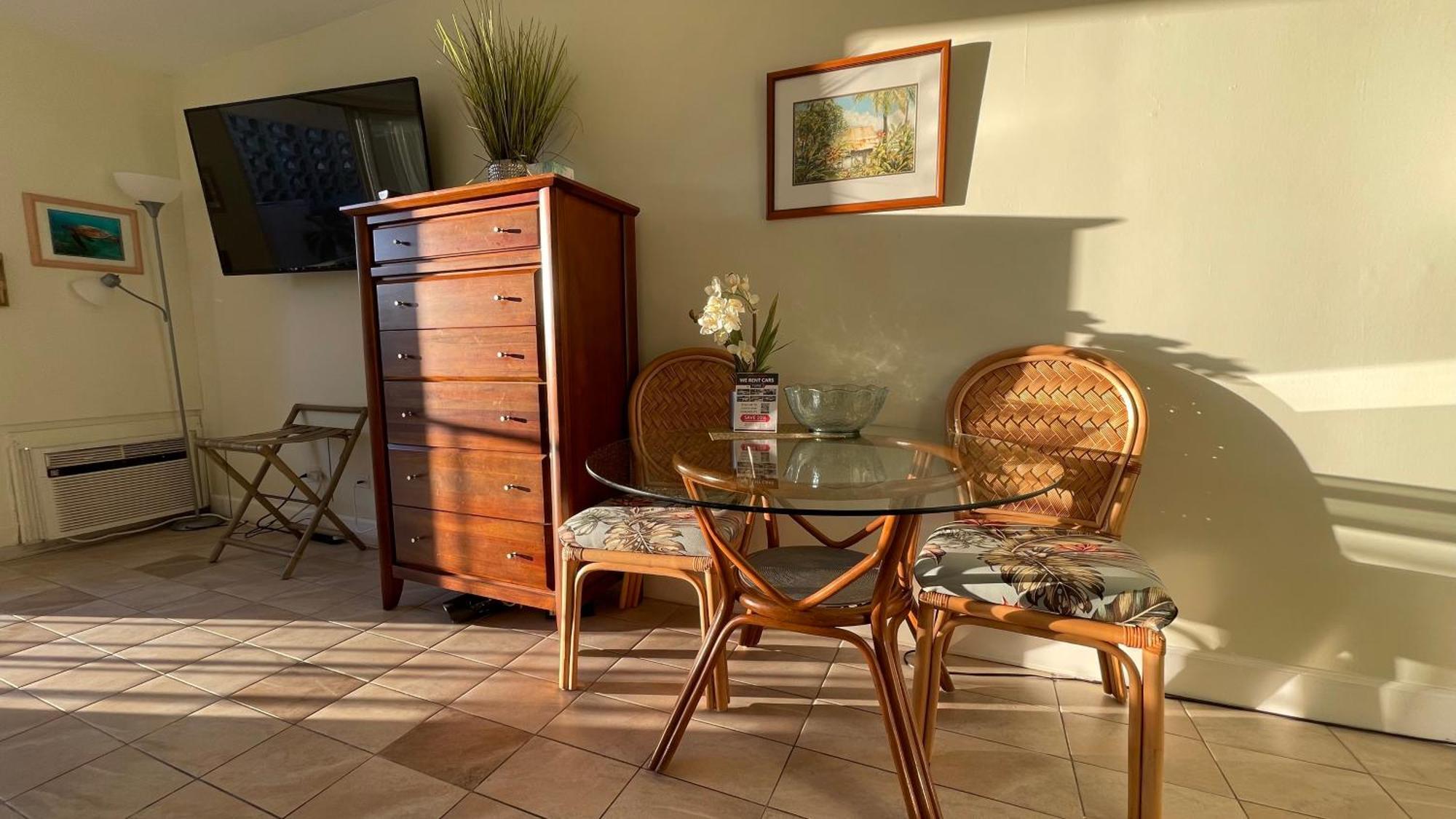 Tropical Studios At Marine Surf Waikiki - Free Parking - Best Location - Full Kitchen - Swimming Pool Honolulu Exterior foto